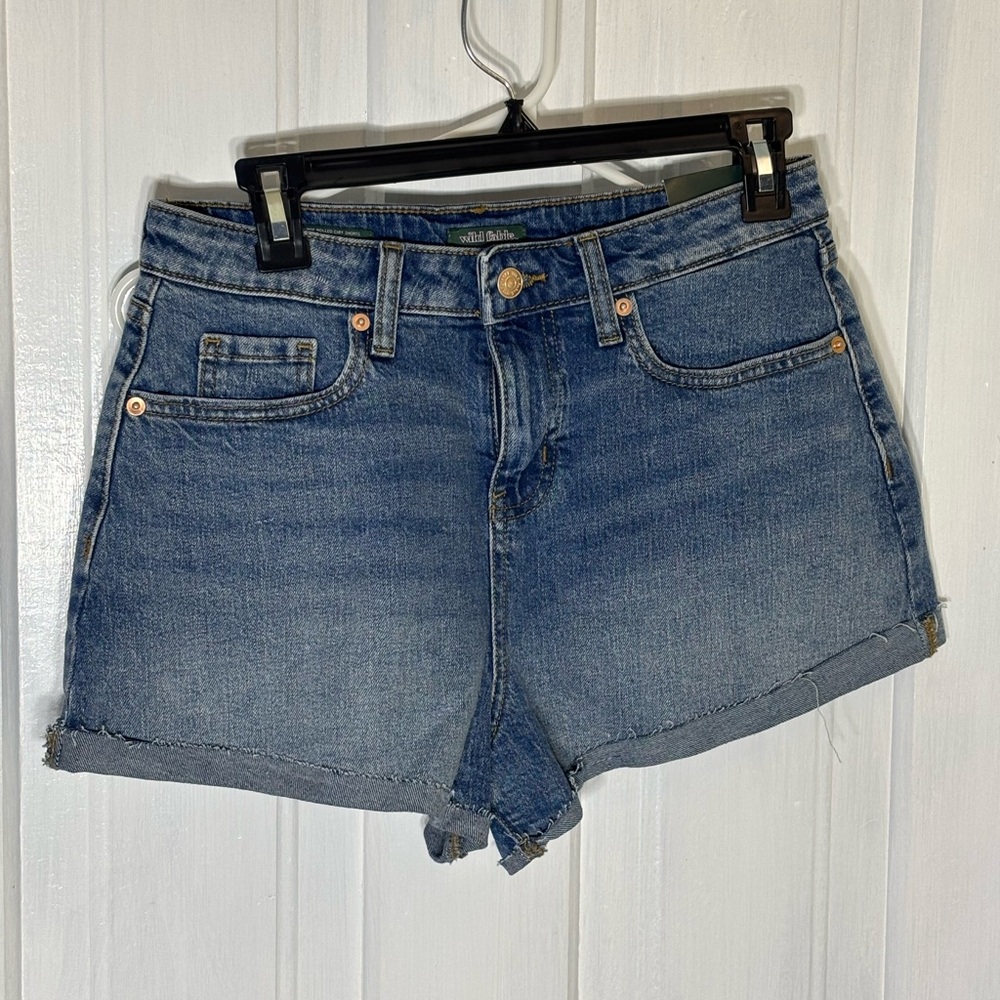 NWT Wild Fable High Rise Jean shorts. Size 6/R